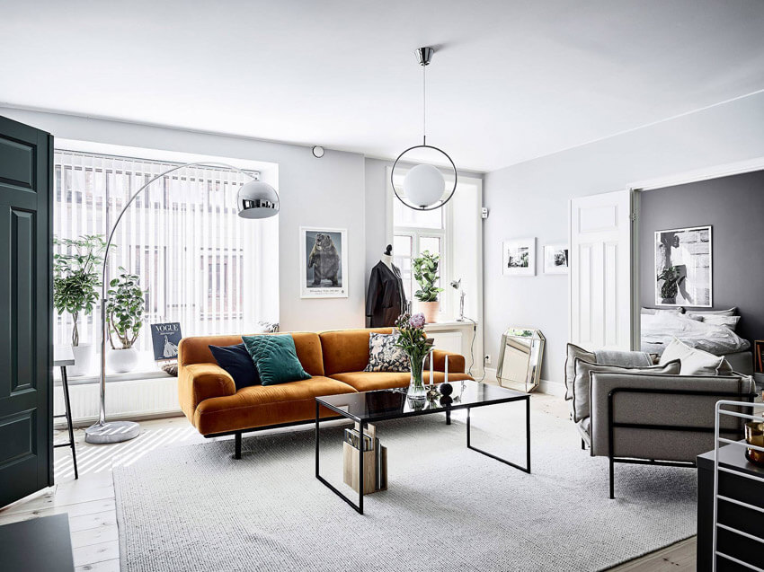 Érase una casa con un precioso sofá color mostaza - Noveno Ce